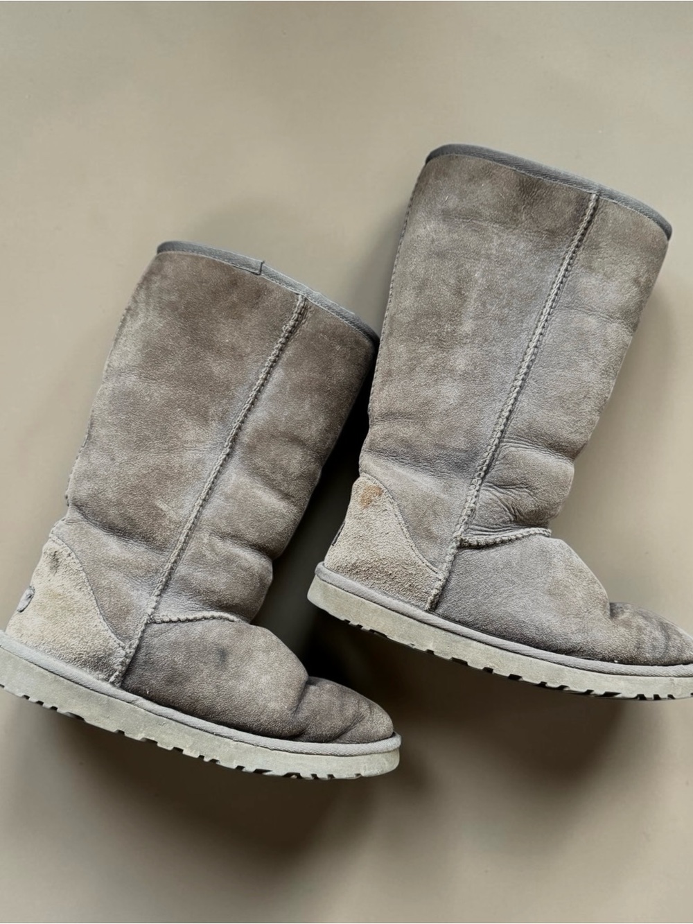 UGG Classic Mid-Calf Suede Boots in Classic Gray Size Women’s 7